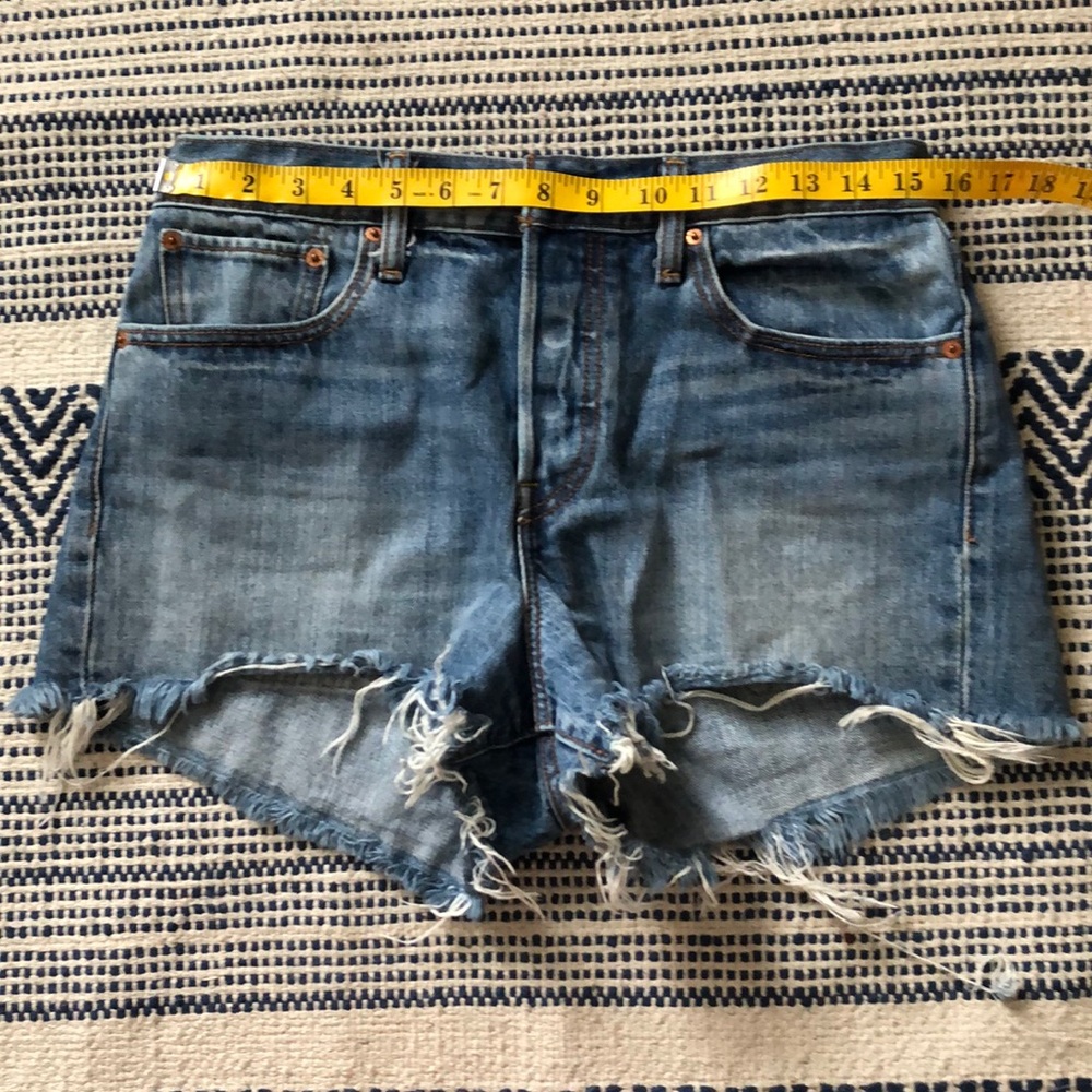 Levi’s wedgie fit jeans. Size 30.